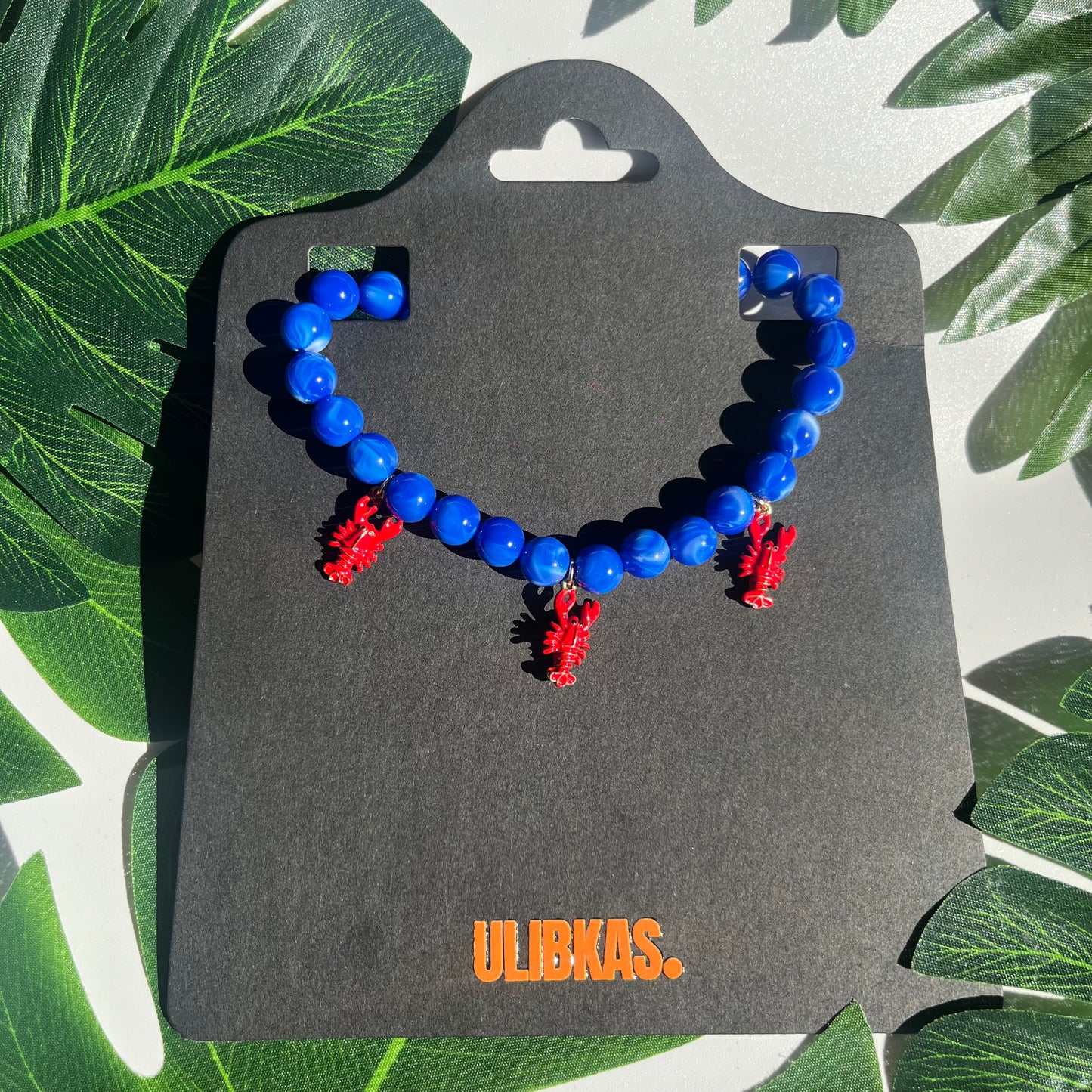 Collar Langostas, con Dijes en forma de Langostas Rojas y Perlas Azules
Ulibkas